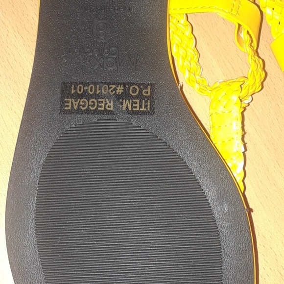 max collection sandals